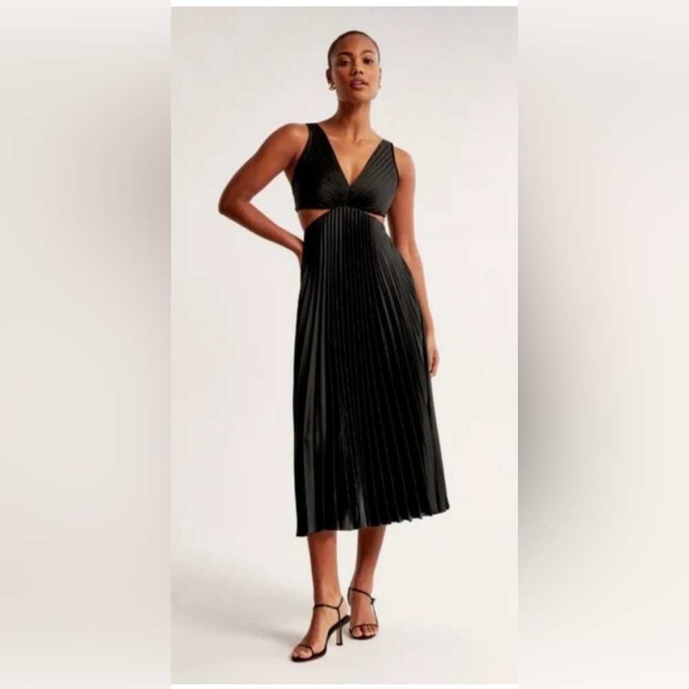 NWT! Abercrombie and fitch The A&F Giselle Pleated Cutout Maxi Dress